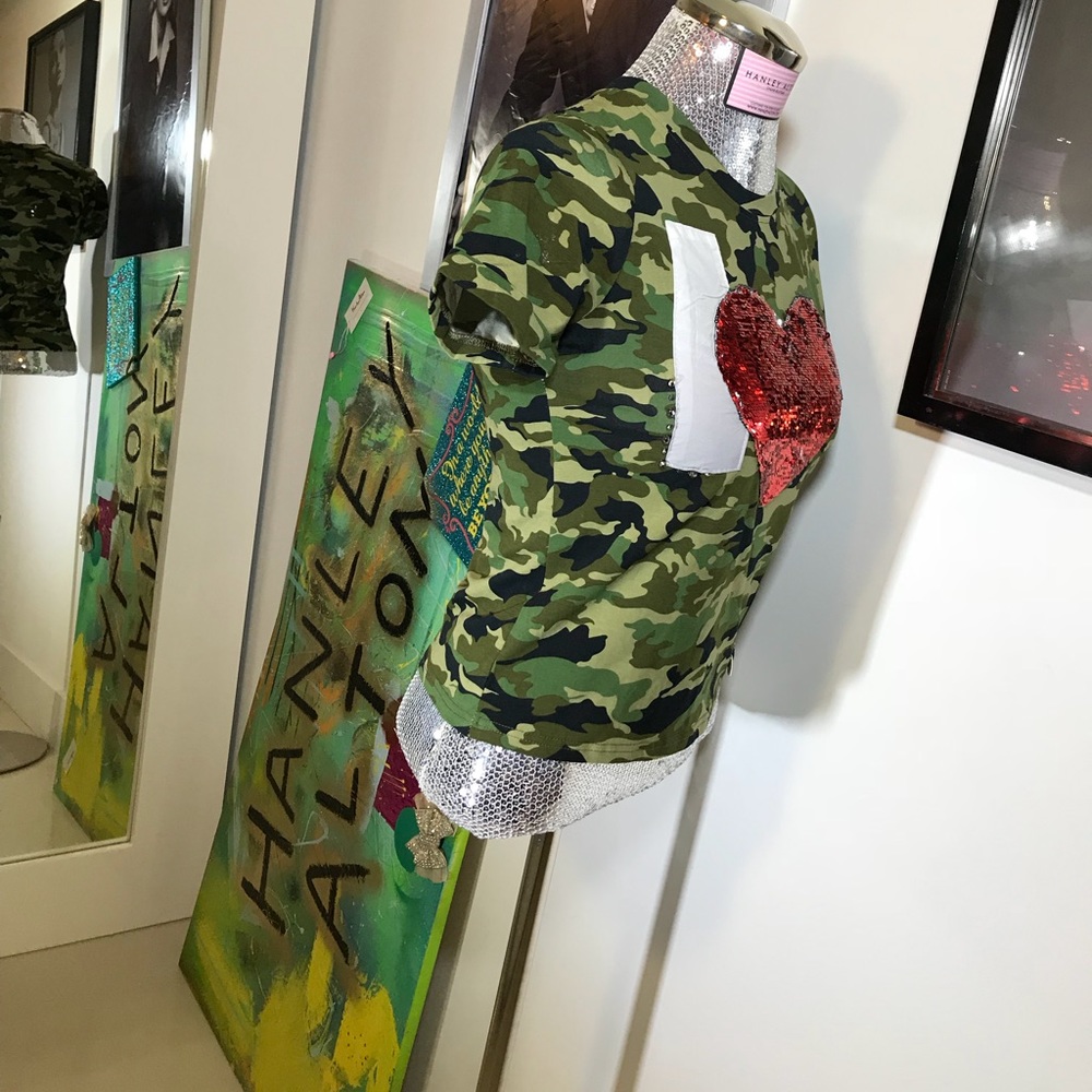 LAST CHANCE SALE⚡️SUPER CUTE CAMO HEART SHIRT (NWT) - Picture 5 of 7